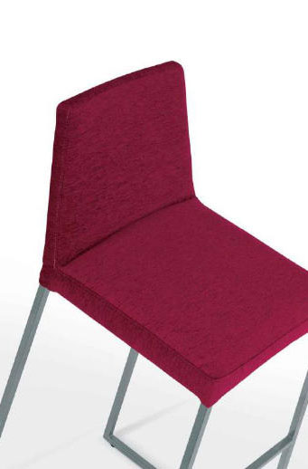 Banco alto hotelaria profissional com estrutura metálica, disponível com estofo em várias categorias e cores de semi-pele e tecidos